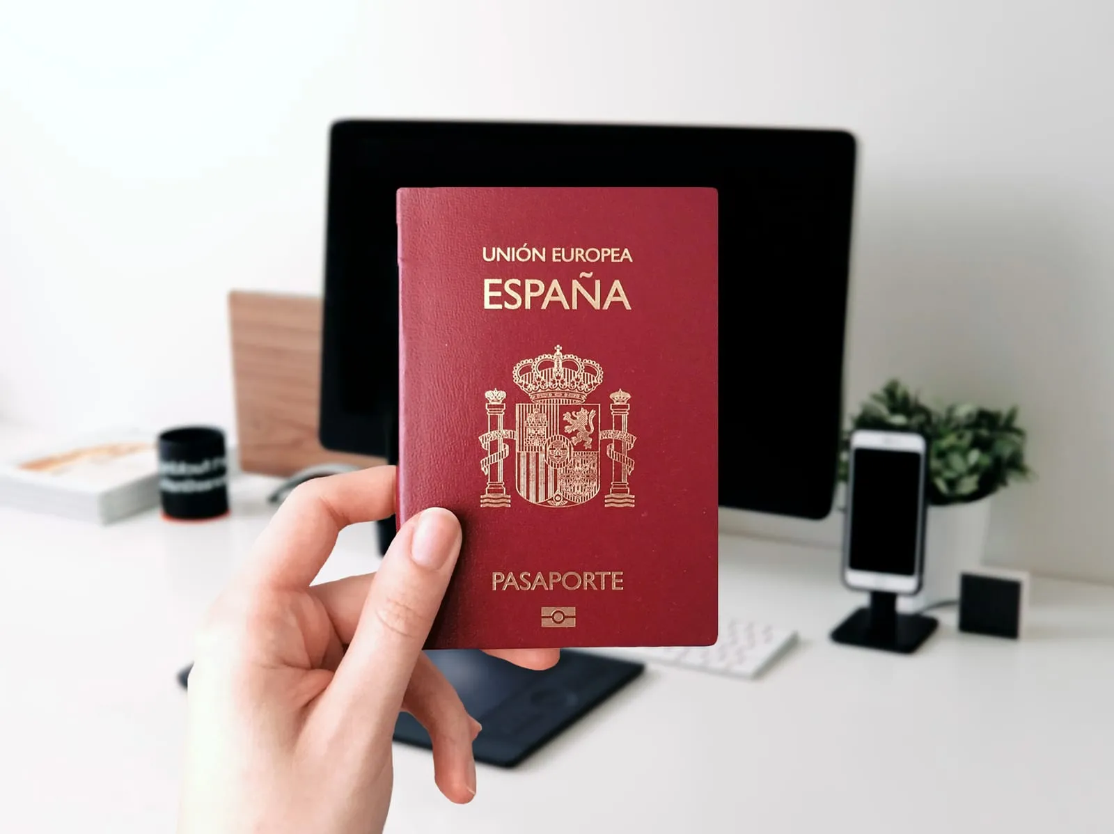 Working remotely from Spain as a 'contractor'