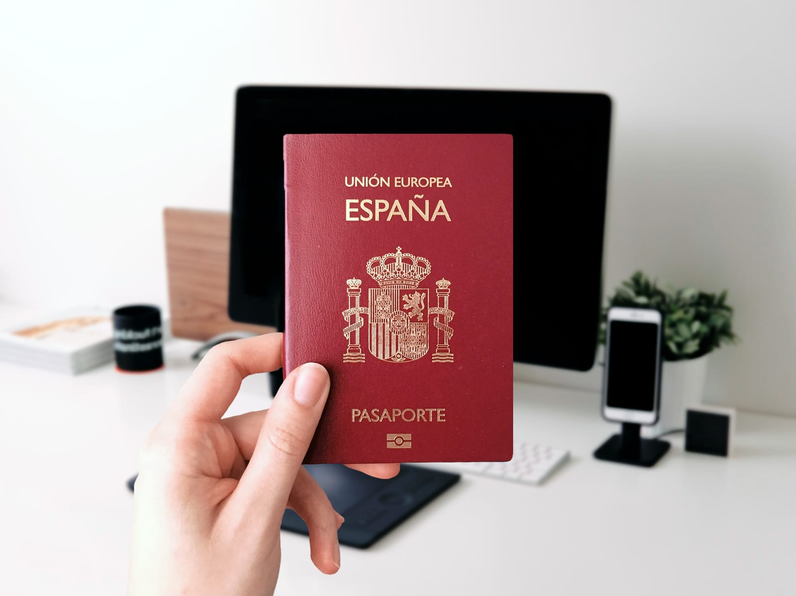 Working remotely from Spain as a 'contractor'